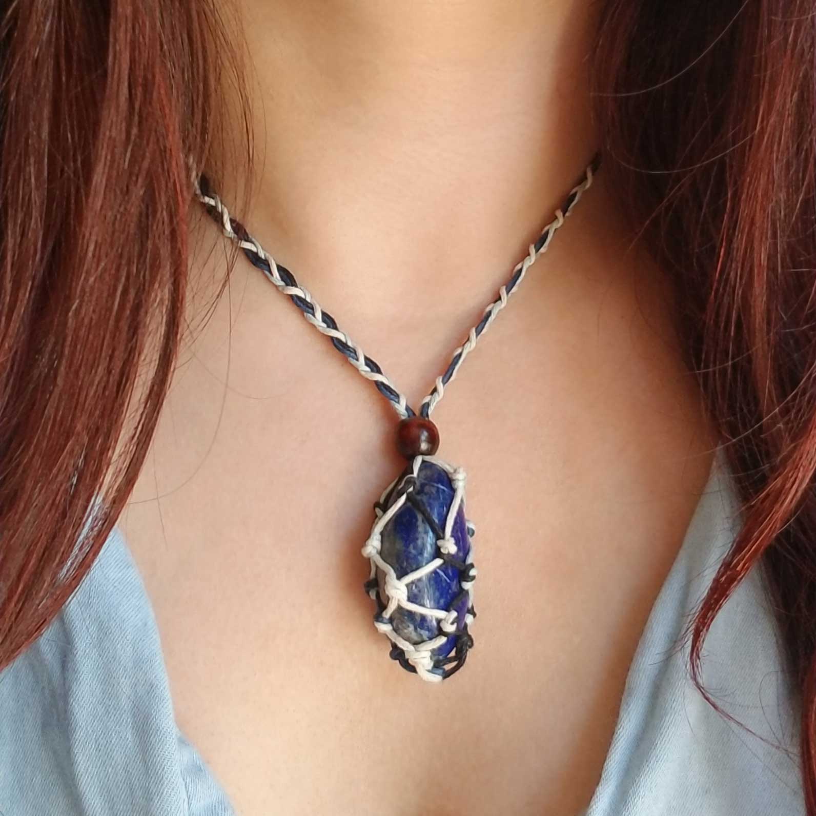 Lapis Lazuli med fargerik justerbart macrame anheng