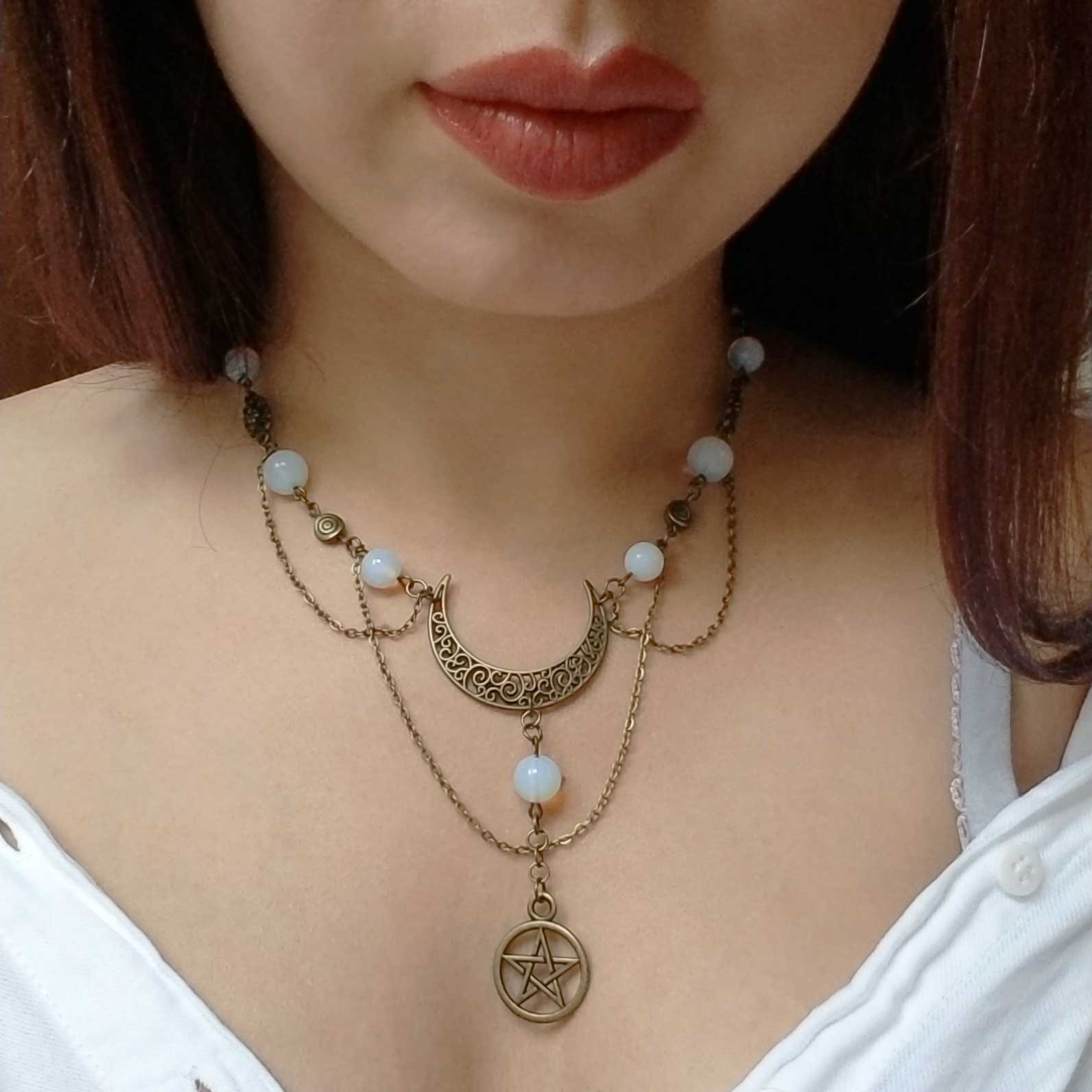 Damer antikk bronse wiccan måne og pentagram anheng med naturlig opal